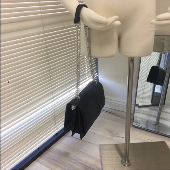 Classic Leather Handbag - Picture 7 of 8